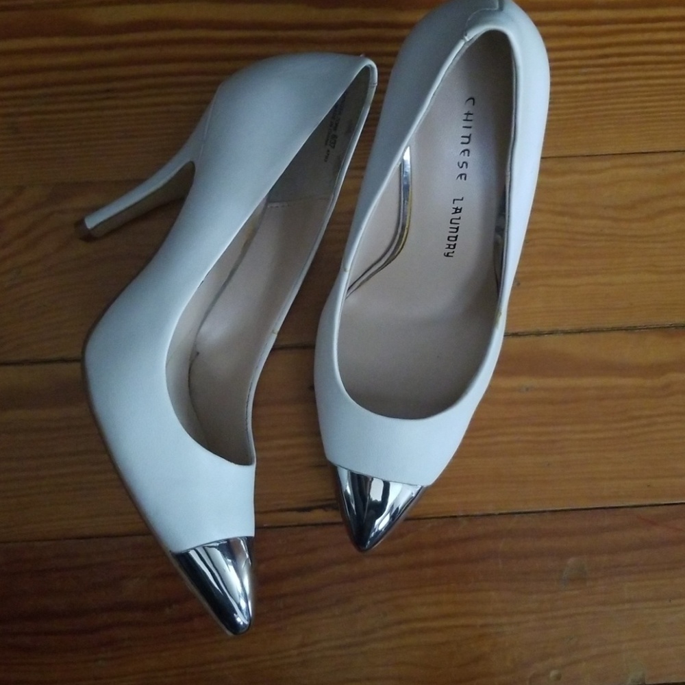 Mettalic toe heels